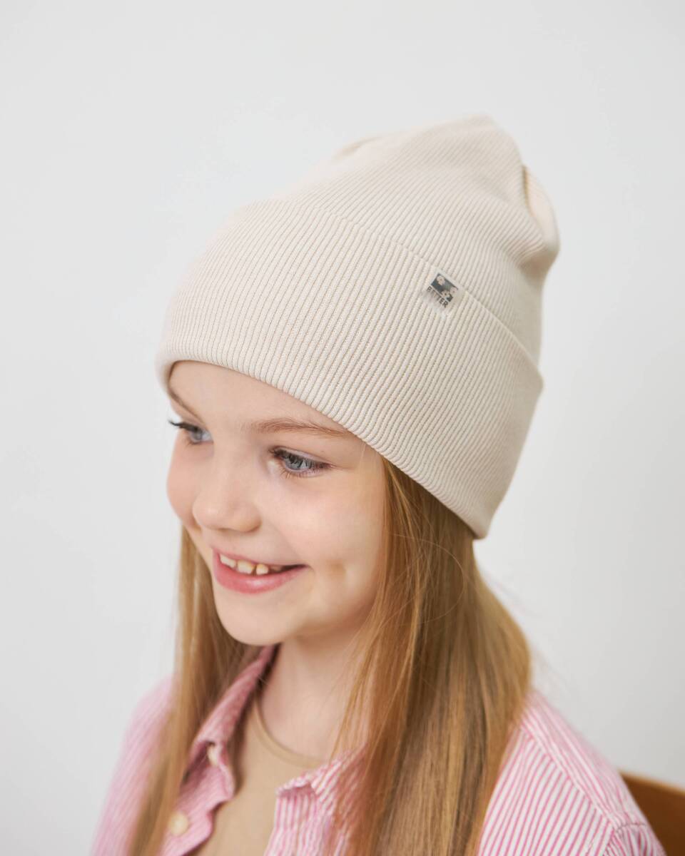 Шапка одношарова з відворотом для дівчаток