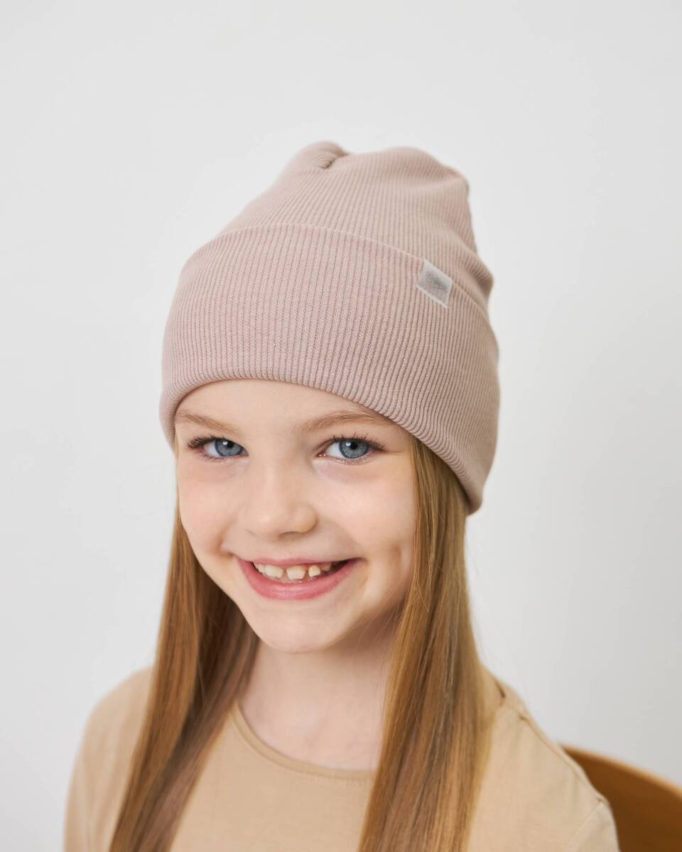 Шапка одношарова з відворотом для дівчаток