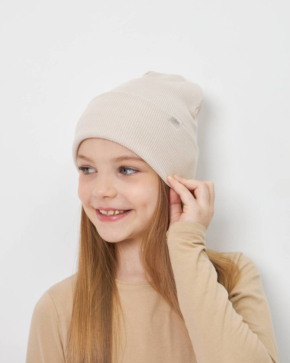Шапка одношарова з відворотом для дівчаток