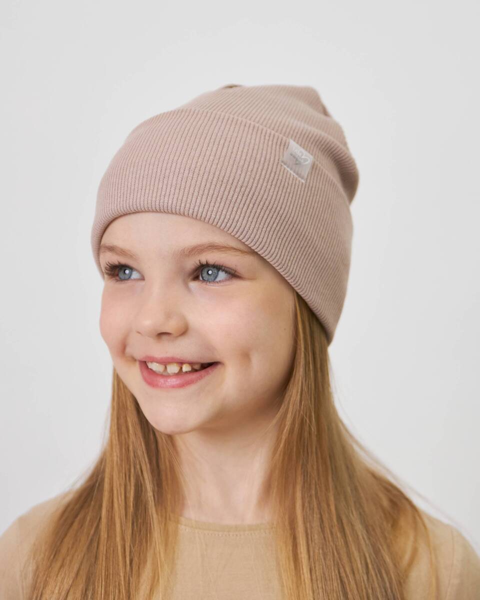 Шапка одношарова з відворотом для дівчаток
