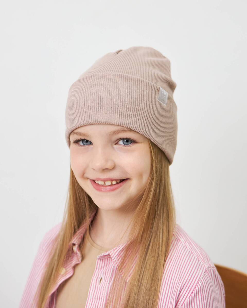 Шапка одношарова з відворотом для дівчаток