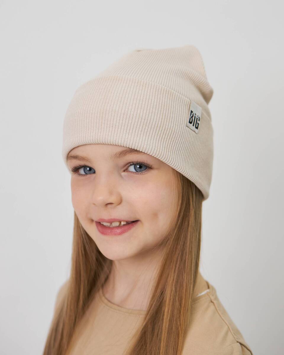 Шапка одношарова з відворотом для дівчаток